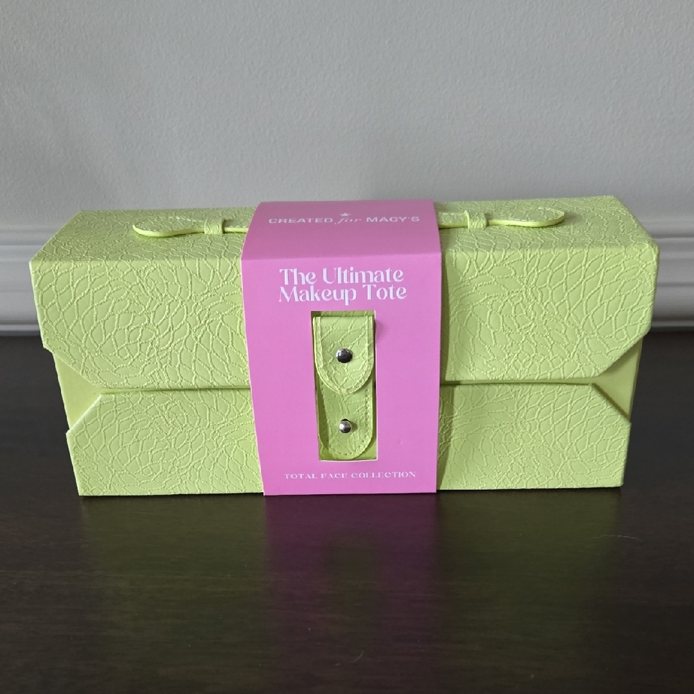 Macy's The Ultimate Makeup Tote